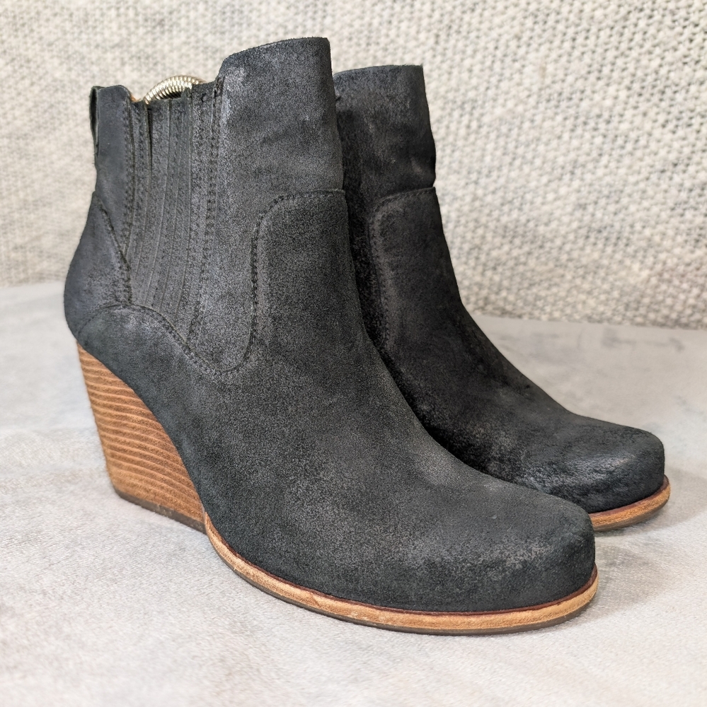 Kork Ease Verdelet Black Distressed Suede Wedge Heel Chelsea Bootie 8 M